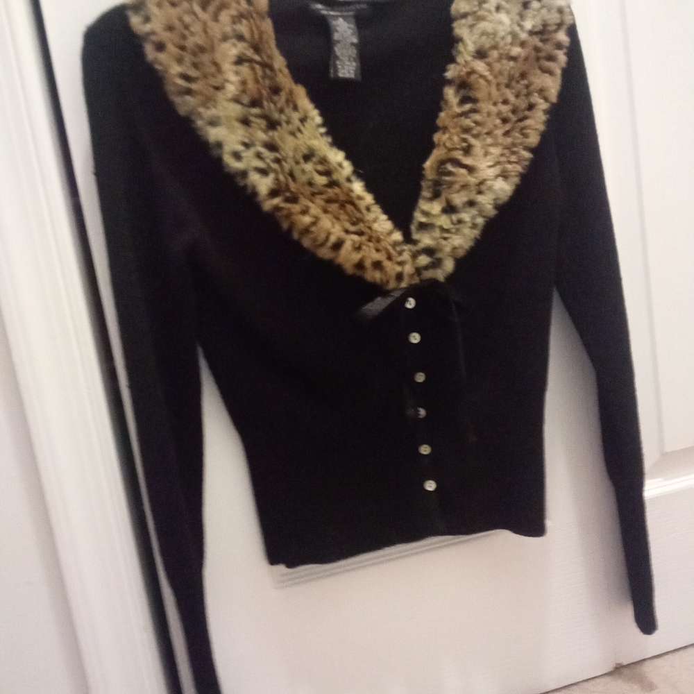 Sweater - Picture 3 of 3